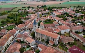 Maison Dix Tusson